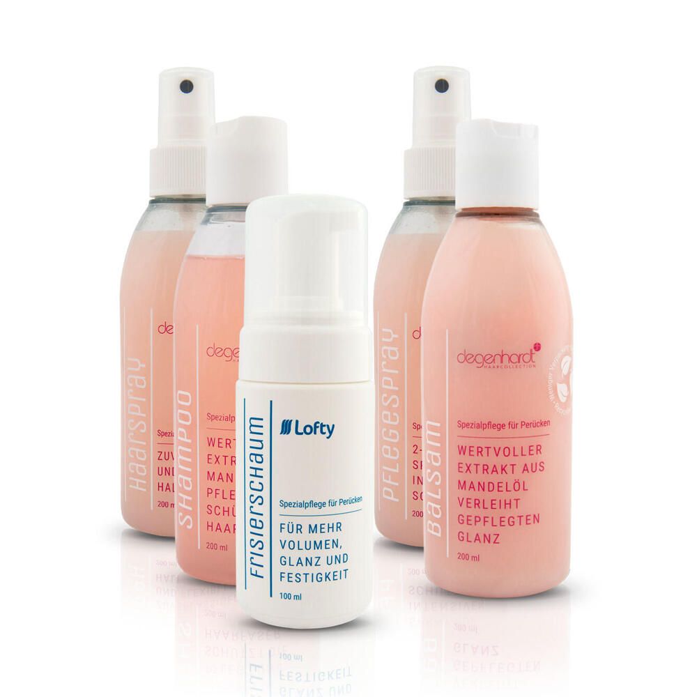 Fünf Haar-Pflegeprodukte. Zwei Sprays, zwei Flaschen und eine Schaumflasche. Aufschrift: Lofty, Degenhardt, Haar- und Pflegespray, Shampoo, Balsam.