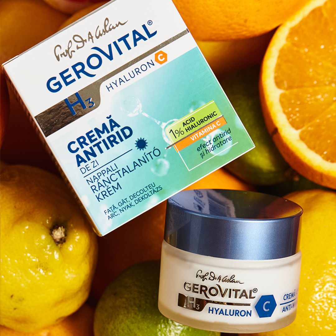 Creme-Tiegel und Schachtel, umgeben von Zitrusfrüchten. Aufschrift: Gerovital H3 Hyaluron C. Creme Anti-Falten.