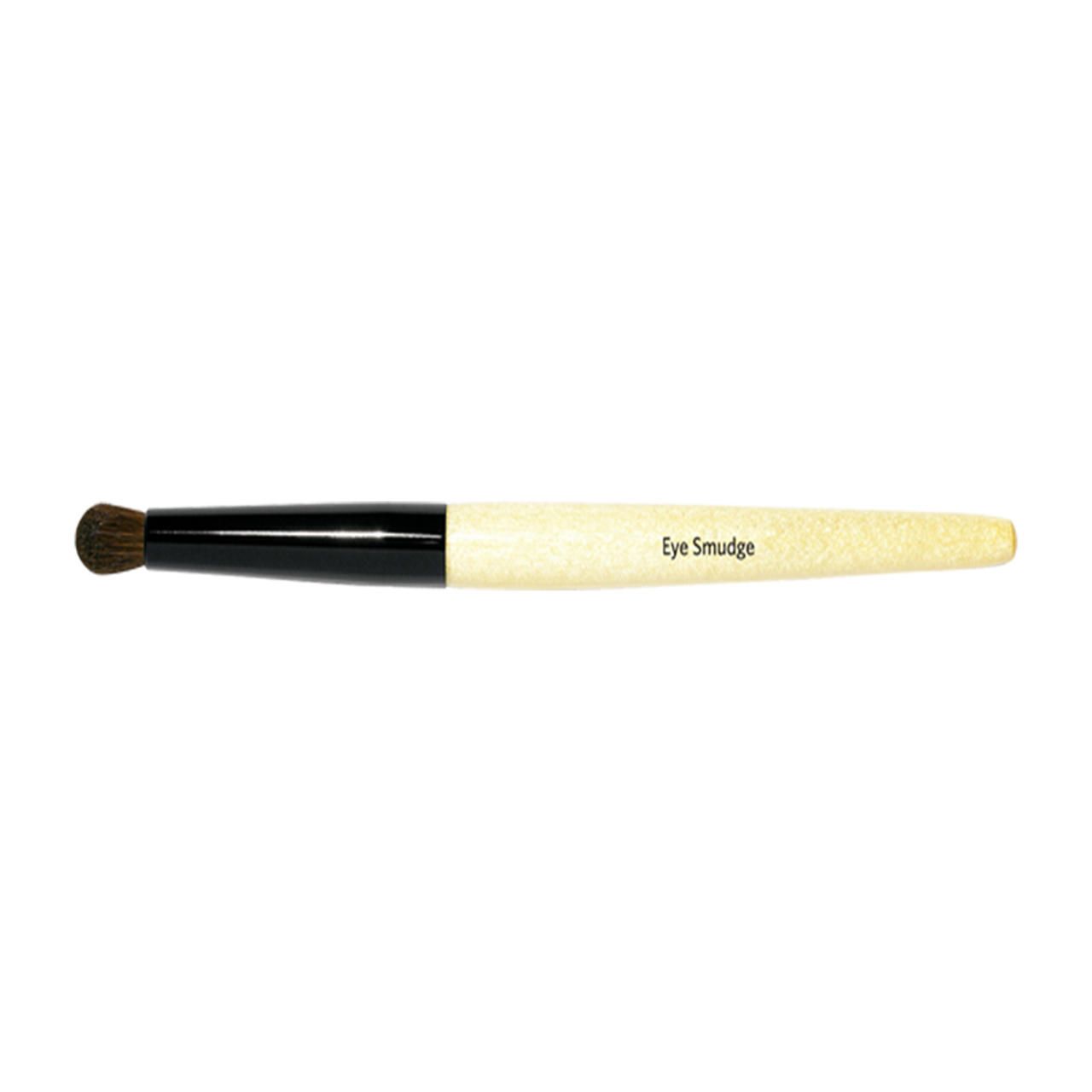 Augen-Smudge-Pinsel. Schwarzer Griff, beiger Schaft, braune Borsten. Aufschrift: Eye Smudge.