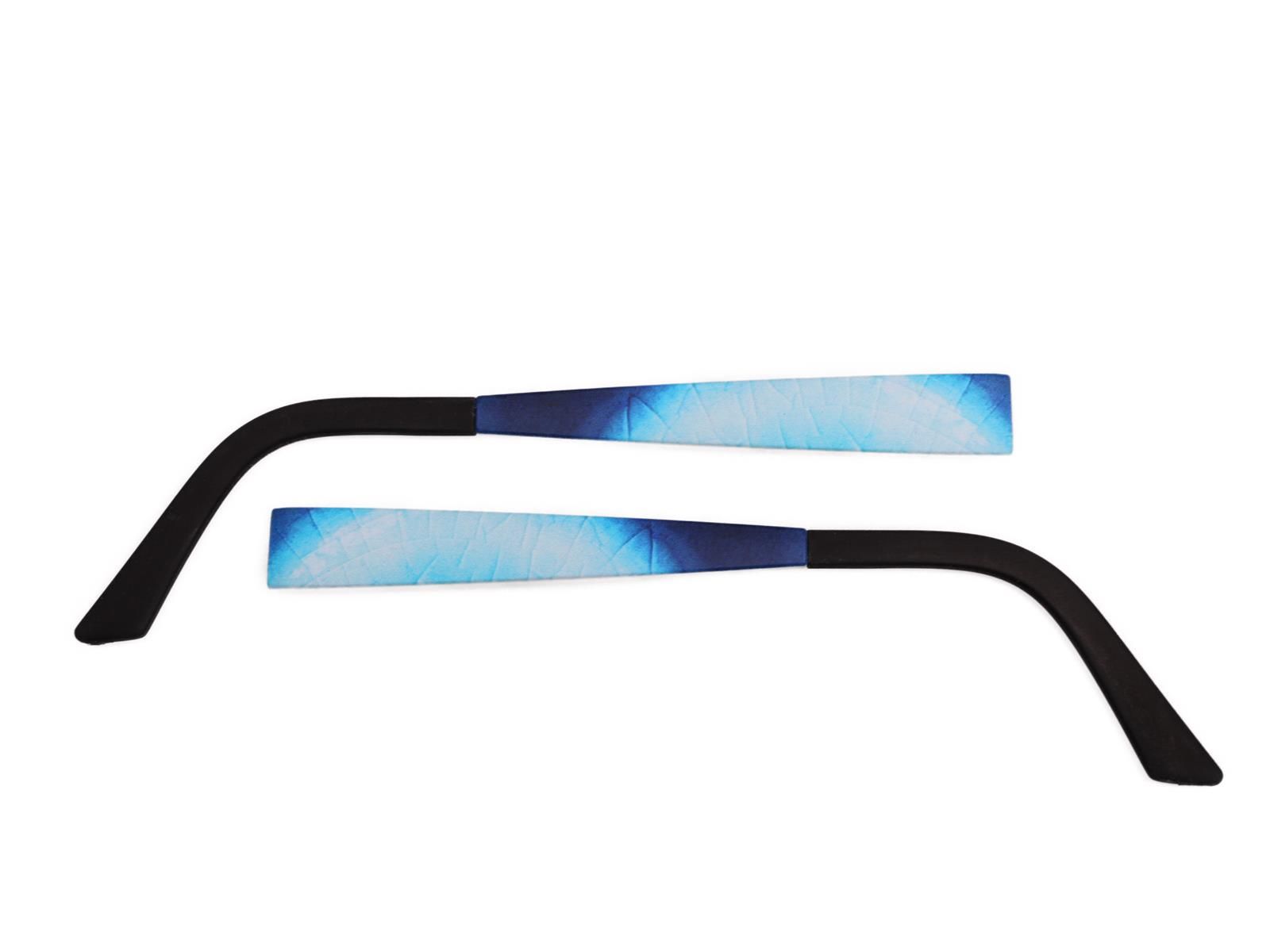 Zwei Brillenbügel. Schwarze Bügelenden, blau-weiß gemusterte Schläfen. Keramik-Optik.