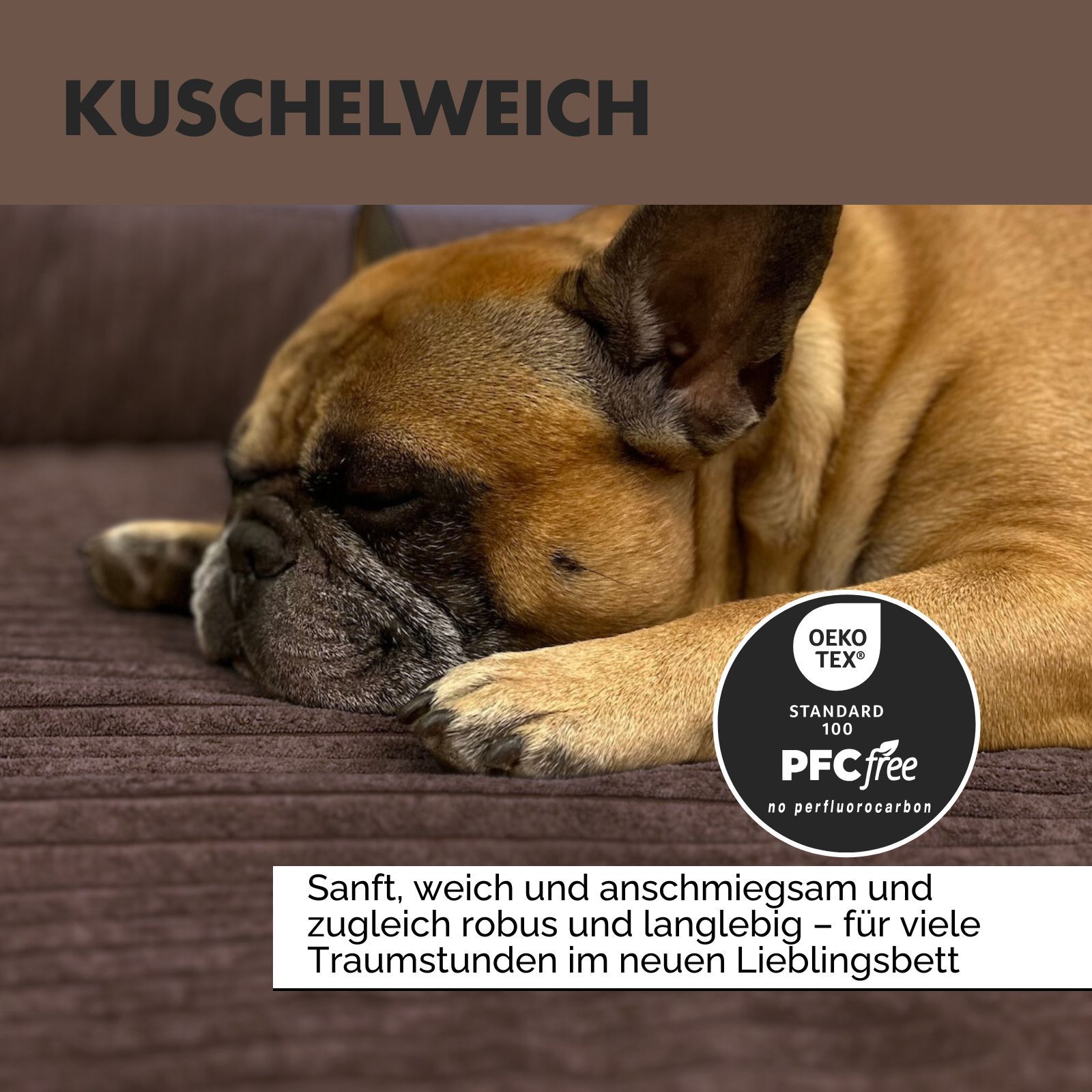 Braunes Hundebett mit geriffelter Oberfläche. Ein Hund liegt auf dem Bett. Text: Kuschelig weich. Label: OEKO-TEX.