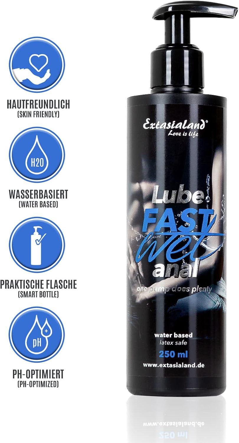Schwarze Flasche mit Pumpverschluss. Aufschrift: Lube Fast Wet anal. Wasserbasiert, latexsafe. 250 ml. Extasialand Logo. Icons: Hautfreundlich, wasserbasiert, pH-optimiert.