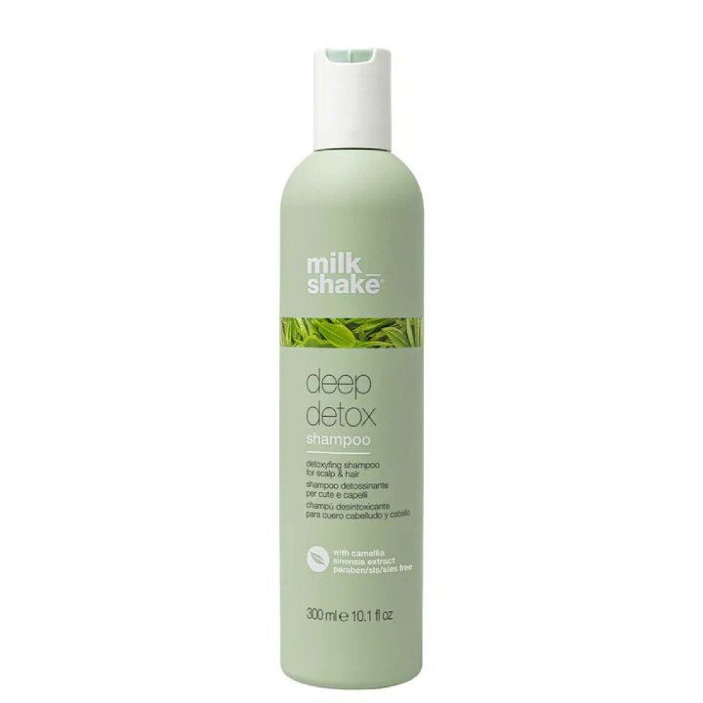 Grüne Shampoo-Flasche mit weißem Deckel. Text: deep detox shampoo, milk shake. 300 ml.