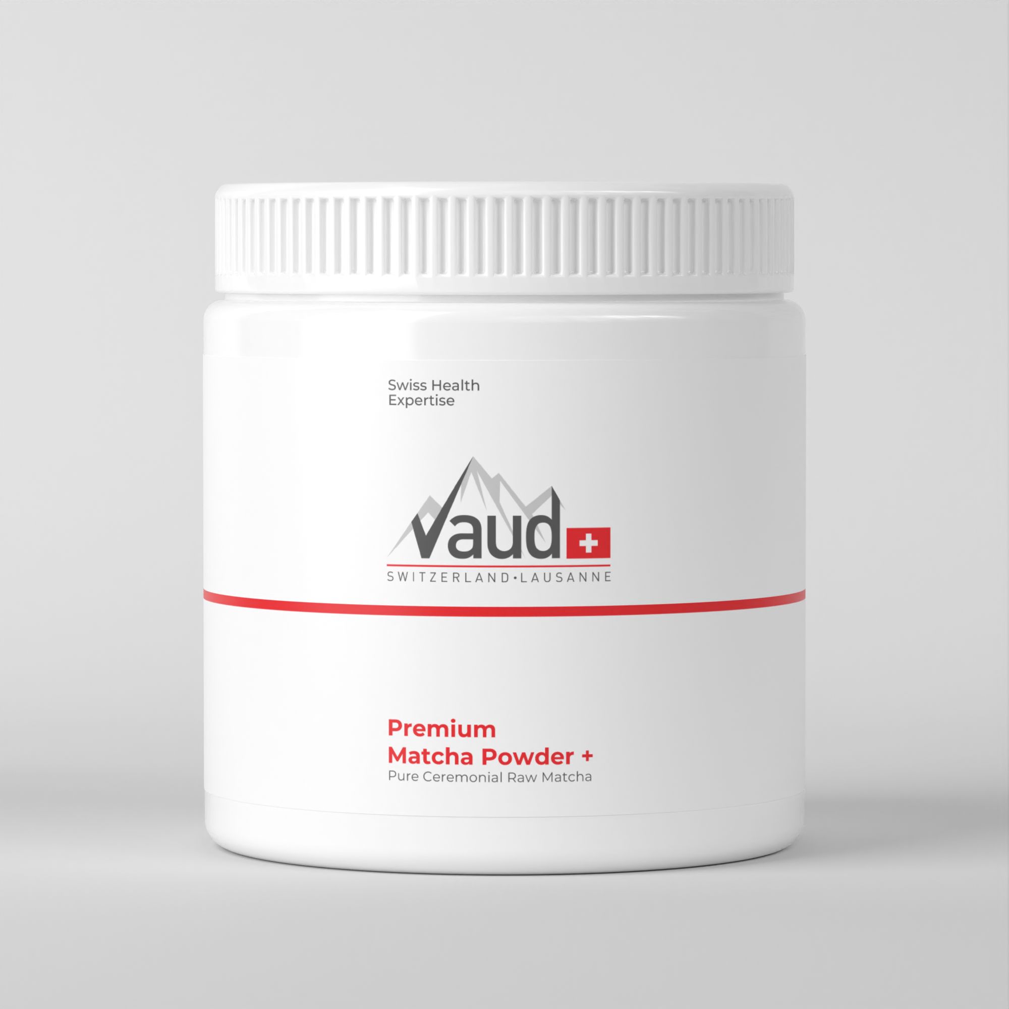 Weißes, zylindrisches Gefäß mit Schraubverschluss. Roter Streifen und Logo mit Schriftzug und Schweizer Kreuz. Aufschrift: Premium Matcha Powder.