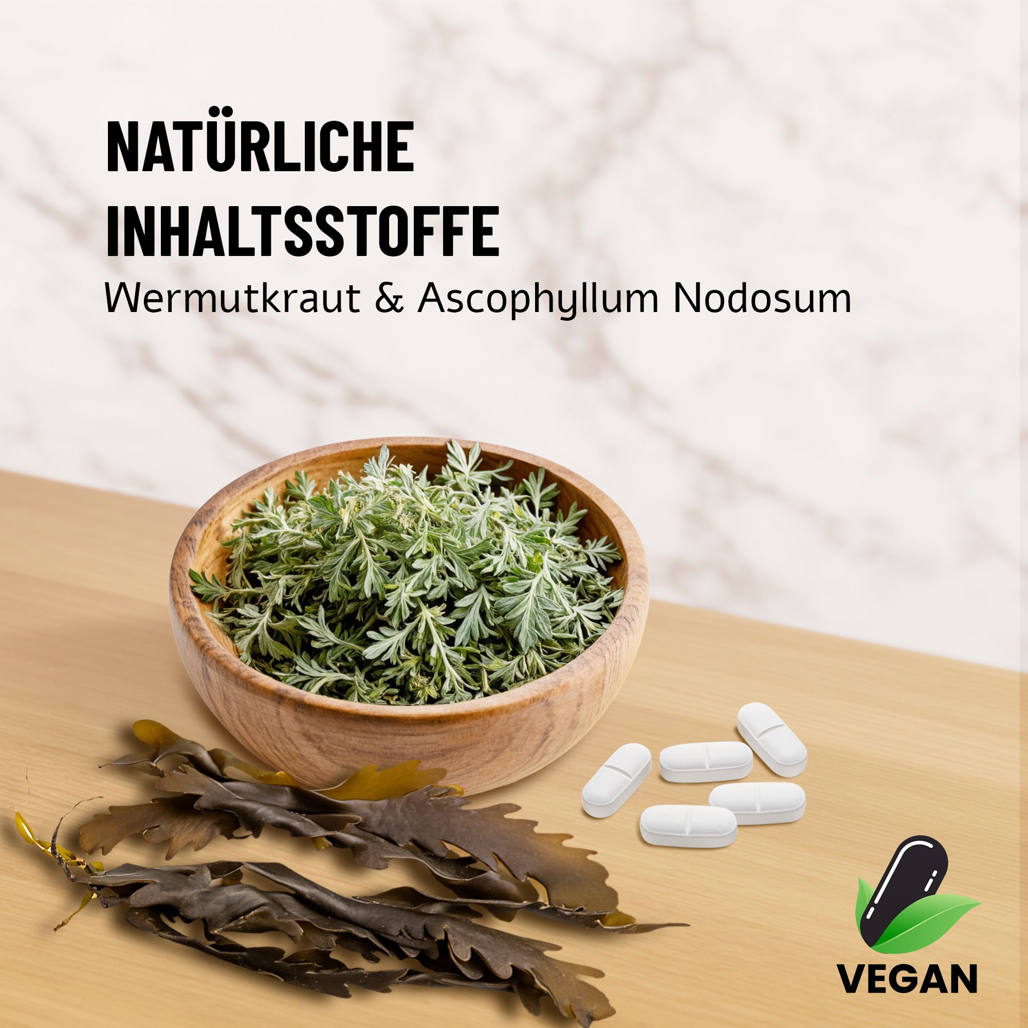 Schale mit Wermutkraut, Seetang und "Wormwood" Tabletten. "Vegan" Siegel sichtbar.