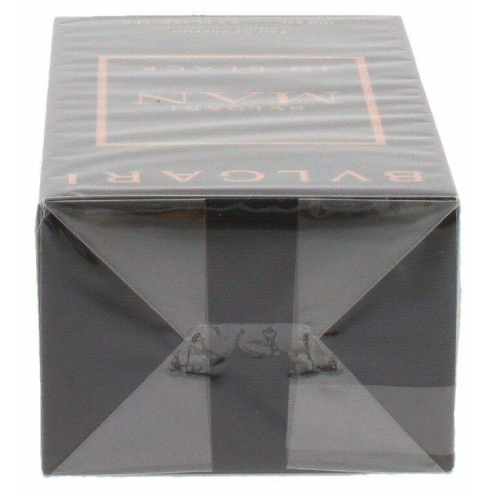 Schwarzer Karton, schräg von oben. Marke Bvlgari und Produktname sichtbar.