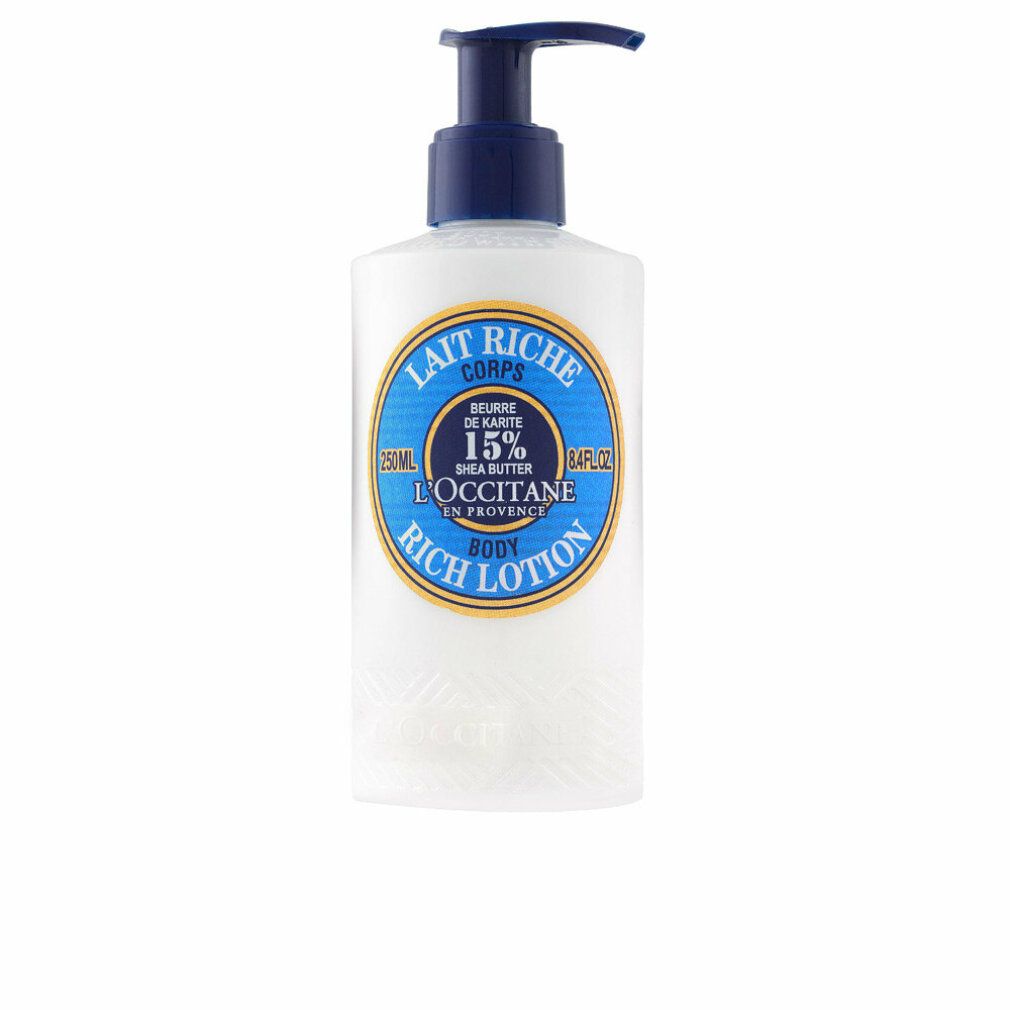 Weiße Flasche mit blauem Pumpkopf. Aufkleber mit Text: Lait Riche Corps, 15% Shea Butter, L'Occitane, Rich Lotion.
