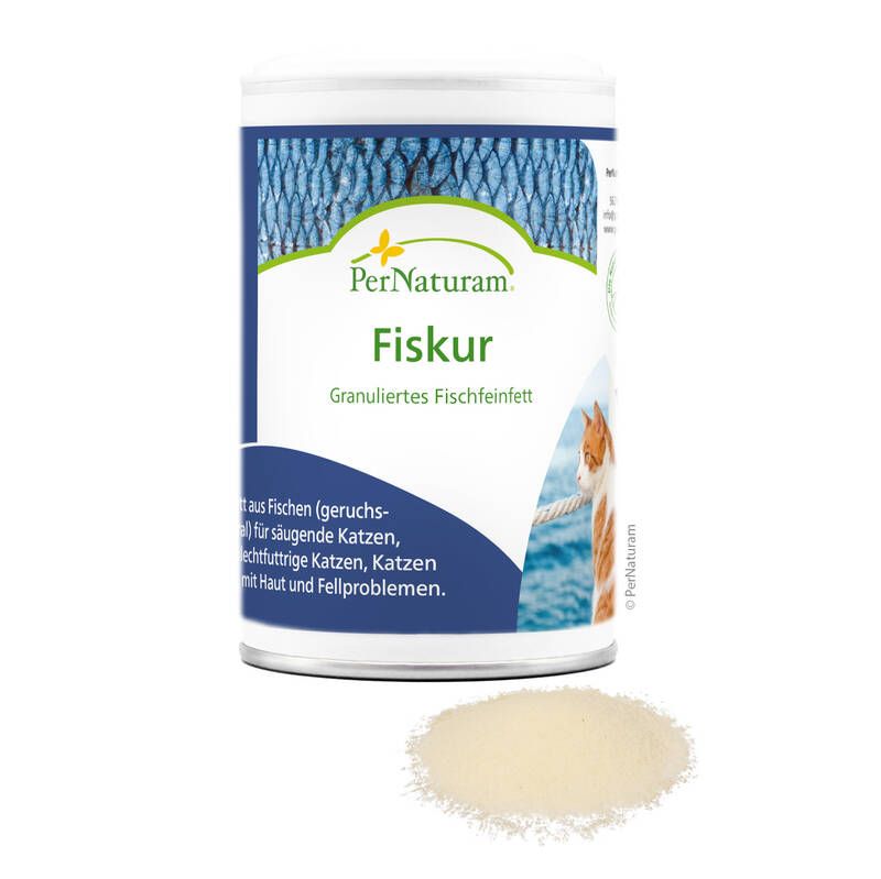Zylinderdose mit Fischfeinfett. Aufschrift: PerNaturam Fiskur. Granuliertes Fischfeinfett. Text für säugende Katzen, Haut- und Fellprobleme. Haufen Granulat.