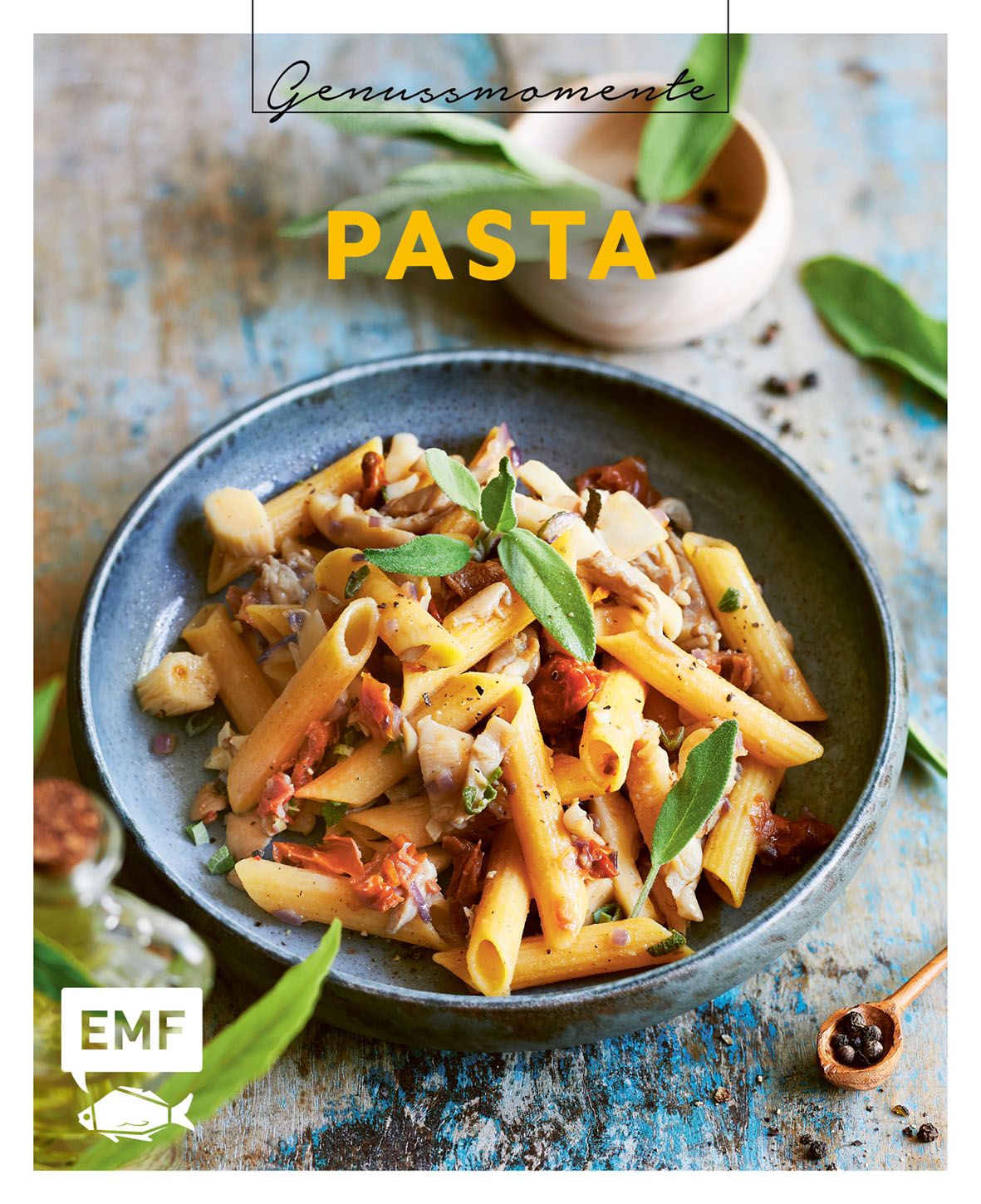 Pasta in einer Schüssel. Oben steht "Genussmomente", darunter "PASTA". Mit Kräutern und Tomaten garniert. Fisch-Zertifizierung.