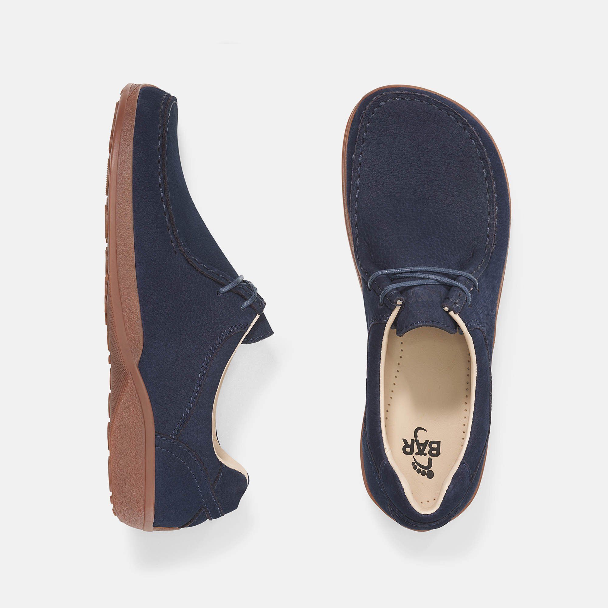 Zwei blaue Herren-Schnürschuhe. Braune Sohlen. Hellbraunes Innenfutter. BAR-Logo auf der Innensohle.