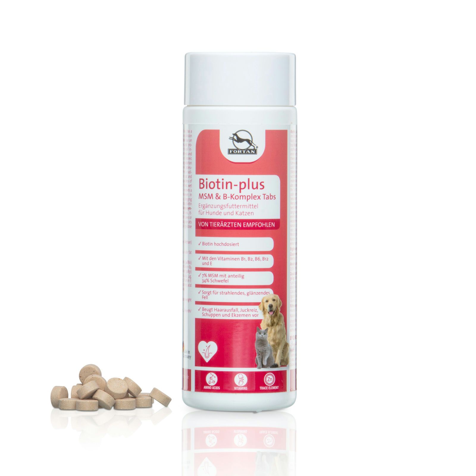 Weiße Flasche mit rotem Etikett und Tabletten daneben. Aufschrift: FORTAN Biotin-plus MSM & B-Komplex Tabs. Hund und Katze.