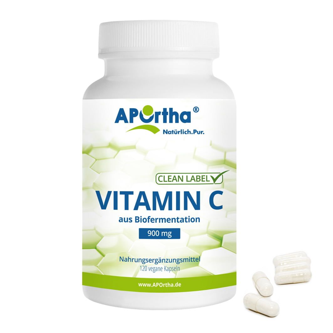 Weiße Flasche mit Vitamin C Kapseln. Aufschrift: APOrtha®, Vitamin C 900 mg, aus Biofermentation, 120 vegane Kapseln. Einige Kapseln daneben.