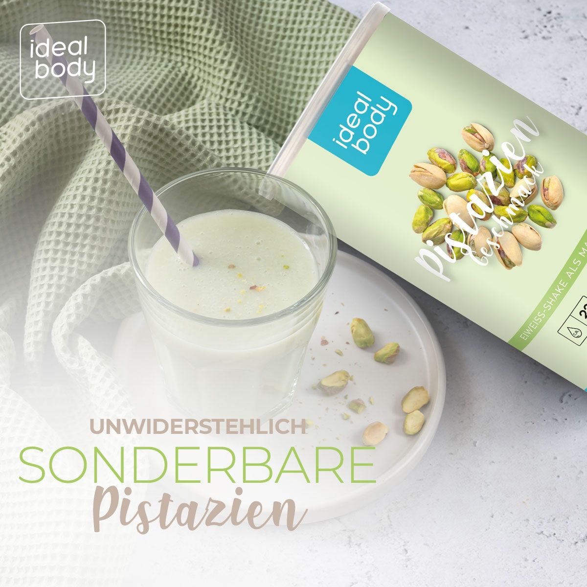 Glas mit grünem Shake, Strohhalm, Untertasse mit Pistazien. Im Hintergrund: Dose mit "Ideal Body" und Pistazien. Text: "Unwiderstehlich Sonderbare Pistazien".