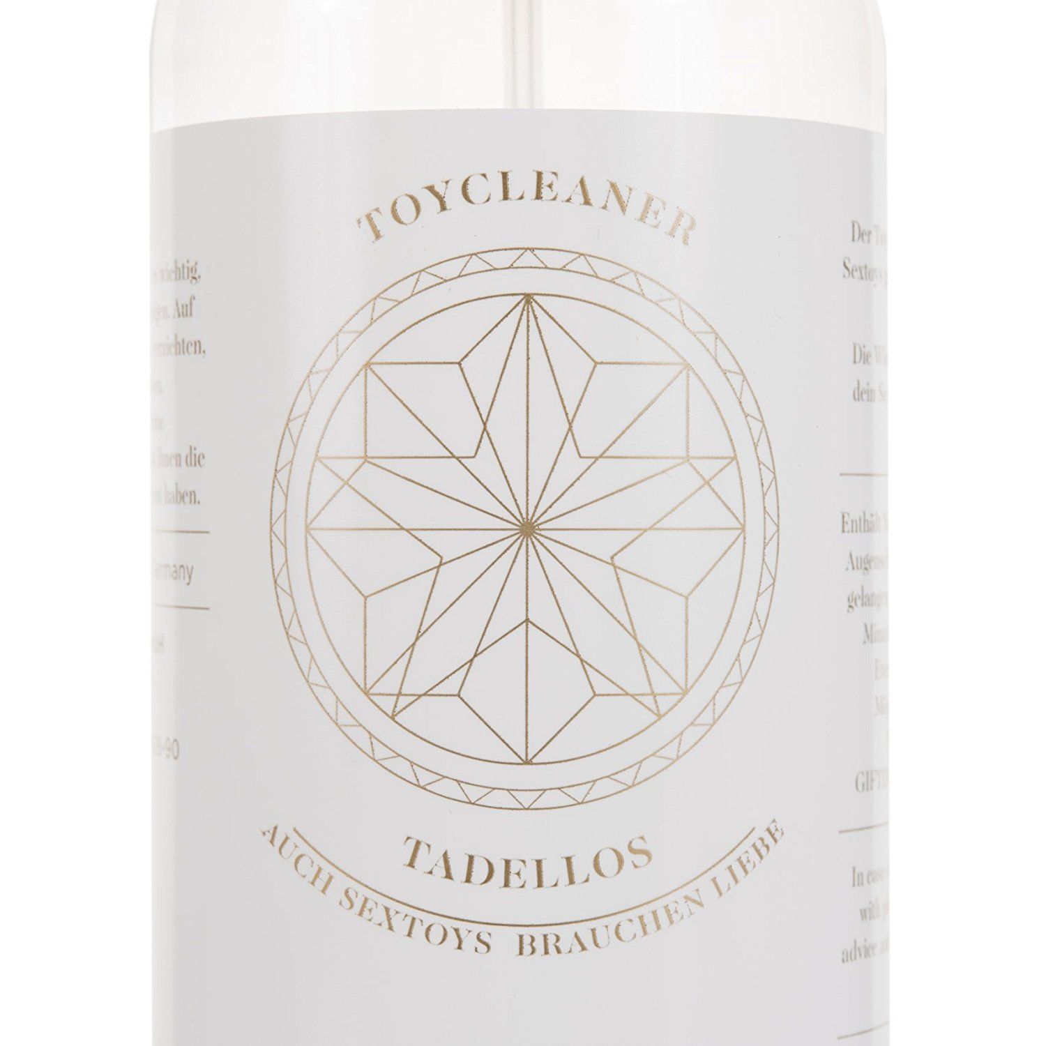 Nahaufnahme des Etiketts. Aufschrift: TOYCLEANER, TADELOS, AUCH SEXTOYS BRAUCHEN LIEBE. Goldfarbenes Logo.