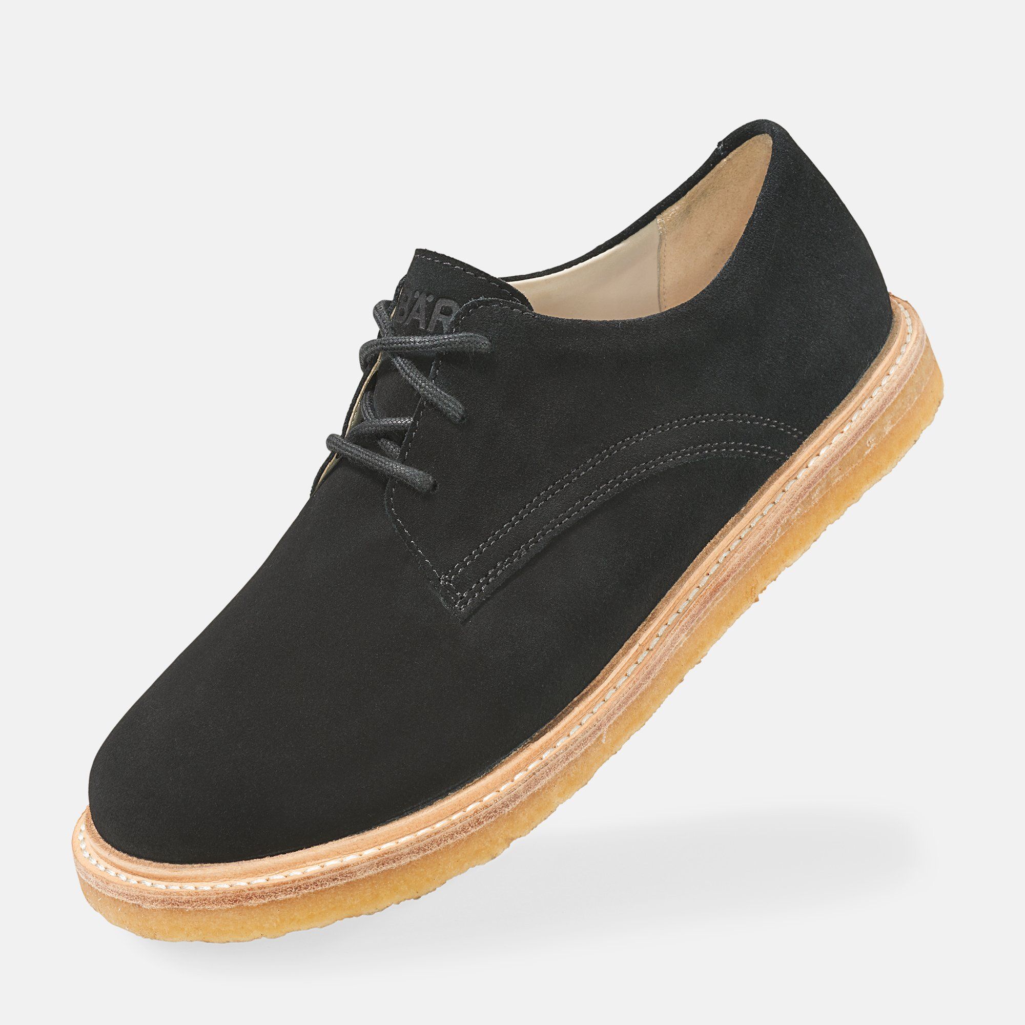 Schwarzer Schnürschuh mit heller Sohle. BÄR-Logo auf der Zunge. Breiter Schnitt.