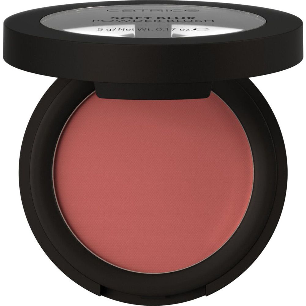 Runder, schwarzer Behälter mit rosafarbenem Rouge. Deckel geöffnet, Produktname und Gewicht aufgedruckt.