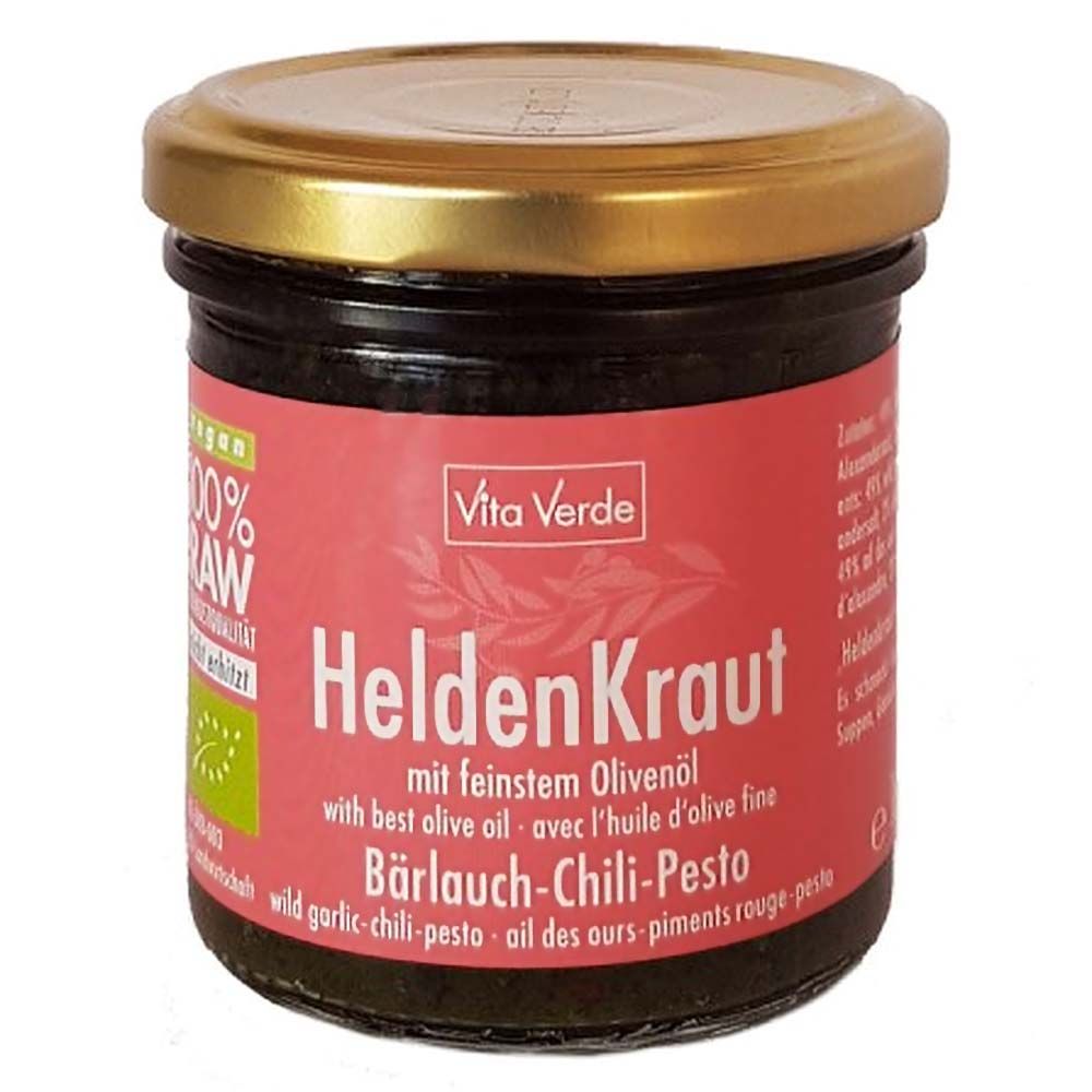 Glas mit Vita Verde HeldenKraut Bärlauch-Chili-Pesto. Roter Aufkleber mit Produktnamen und Olivenöl-Hinweis. Goldfarbener Deckel.