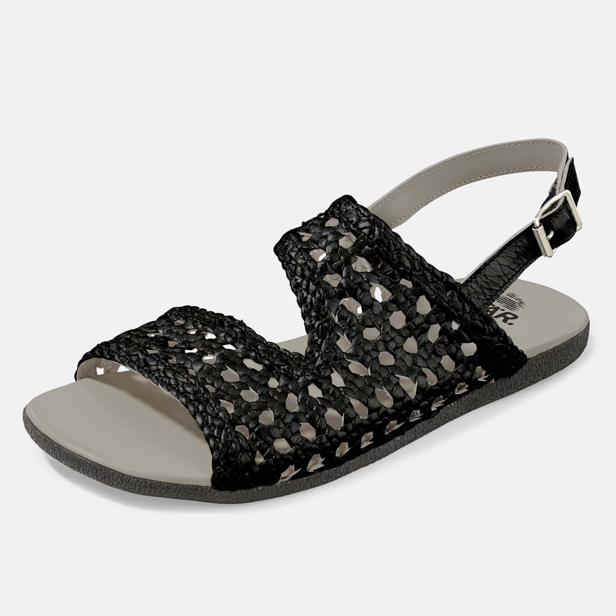 Schwarze Sandale mit geflochtenem Obermaterial, Riemen mit Schnalle. Graue Sohle. Marke BÄR.