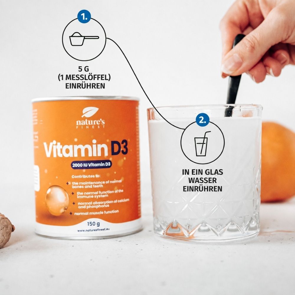 Nature's Finest Vitamin D3 Dose. Anleitung: 5g Pulver in ein Glas Wasser einrühren. Mit Löffel und Glas.