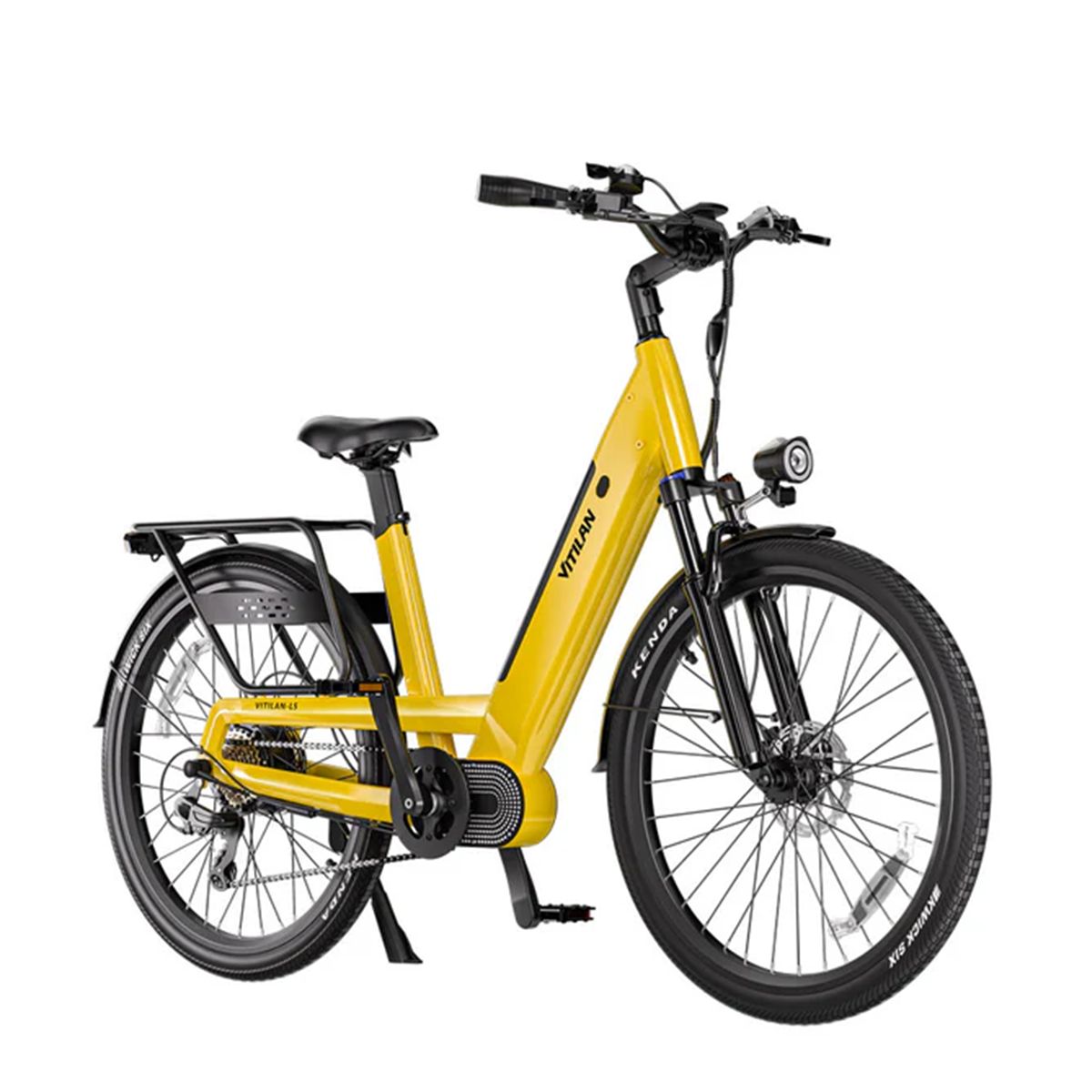 Gelbes Vitilan L5 E-Bike. Schwarze Reifen, Gepäckträger, Scheinwerfer. Kenda-Reifenbeschriftung.