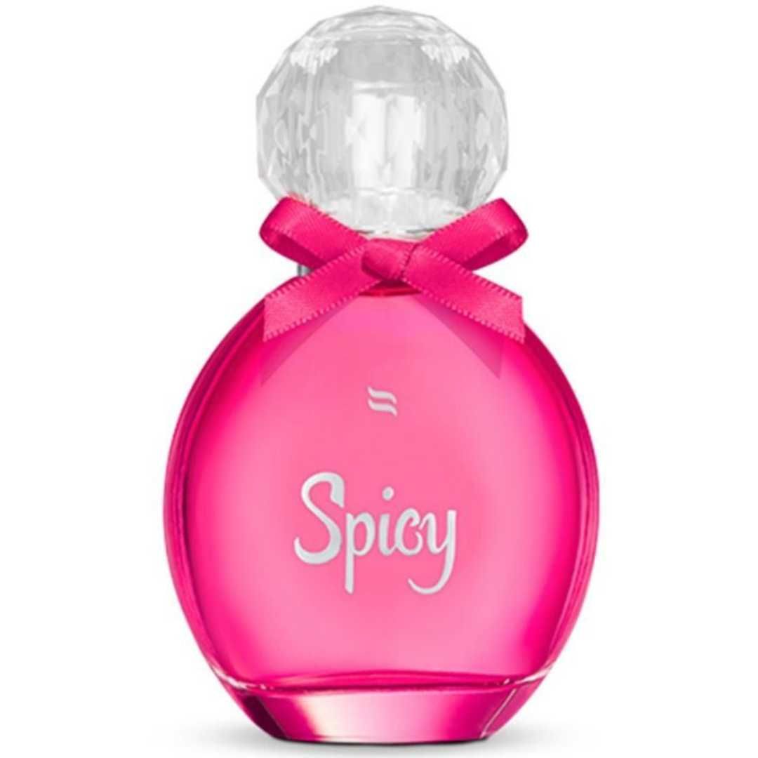 Runder, pinkfarbener Flakon mit transparentem Deckel und Schleife. Schriftzug "Spicy".