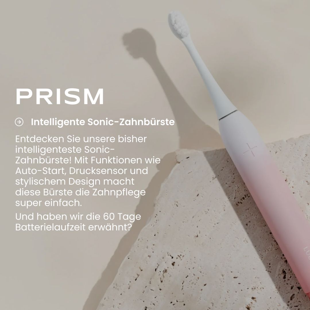 Be Lucent Prism Sonic Elektrische Zahnbürste in Rosa, gehalten von einer Hand.