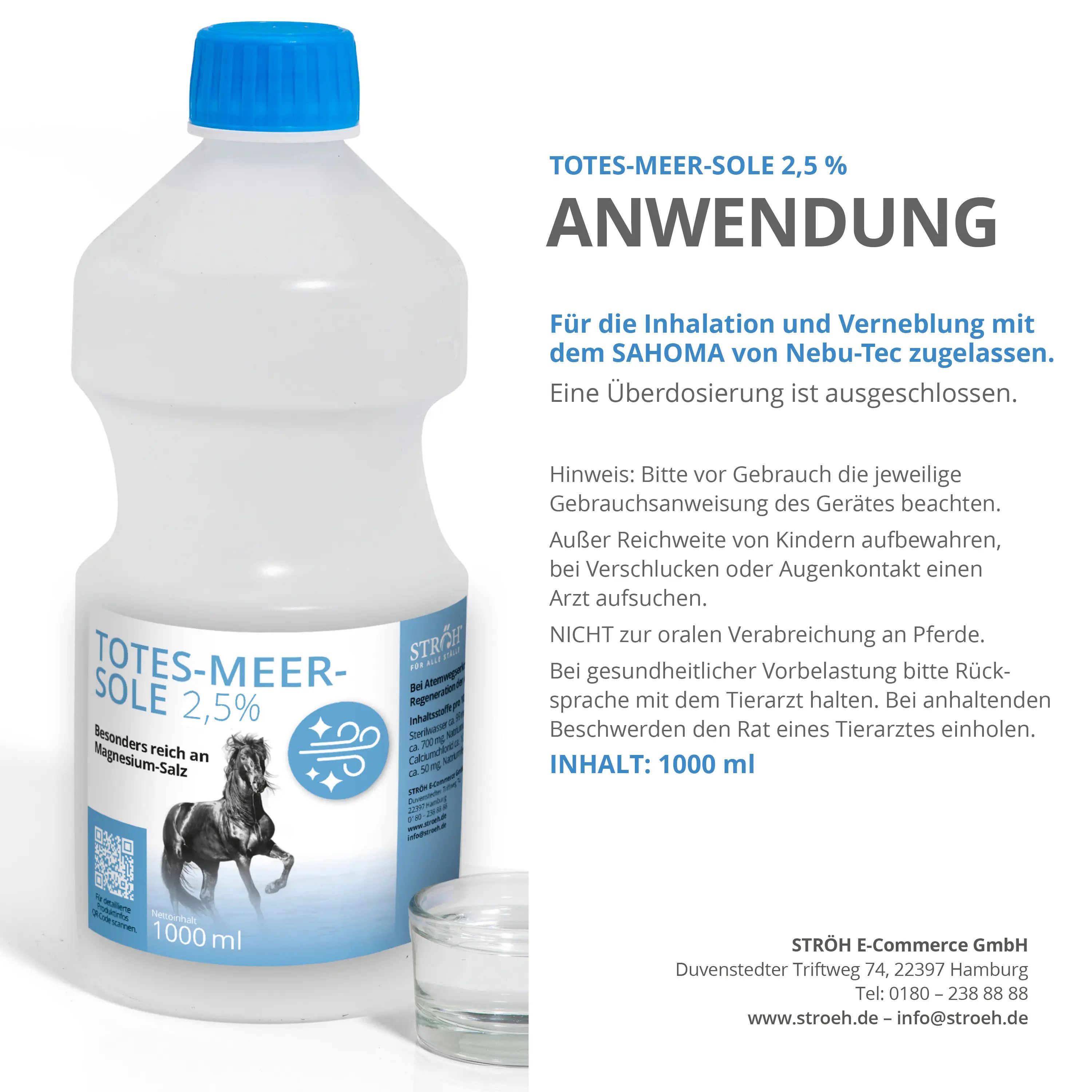 Flasche STRÖH Totes-Meer-Sole 2,5% mit blauem Deckel. Anwendungshinweise und Text auf dem Etikett. Kleines Glas daneben.