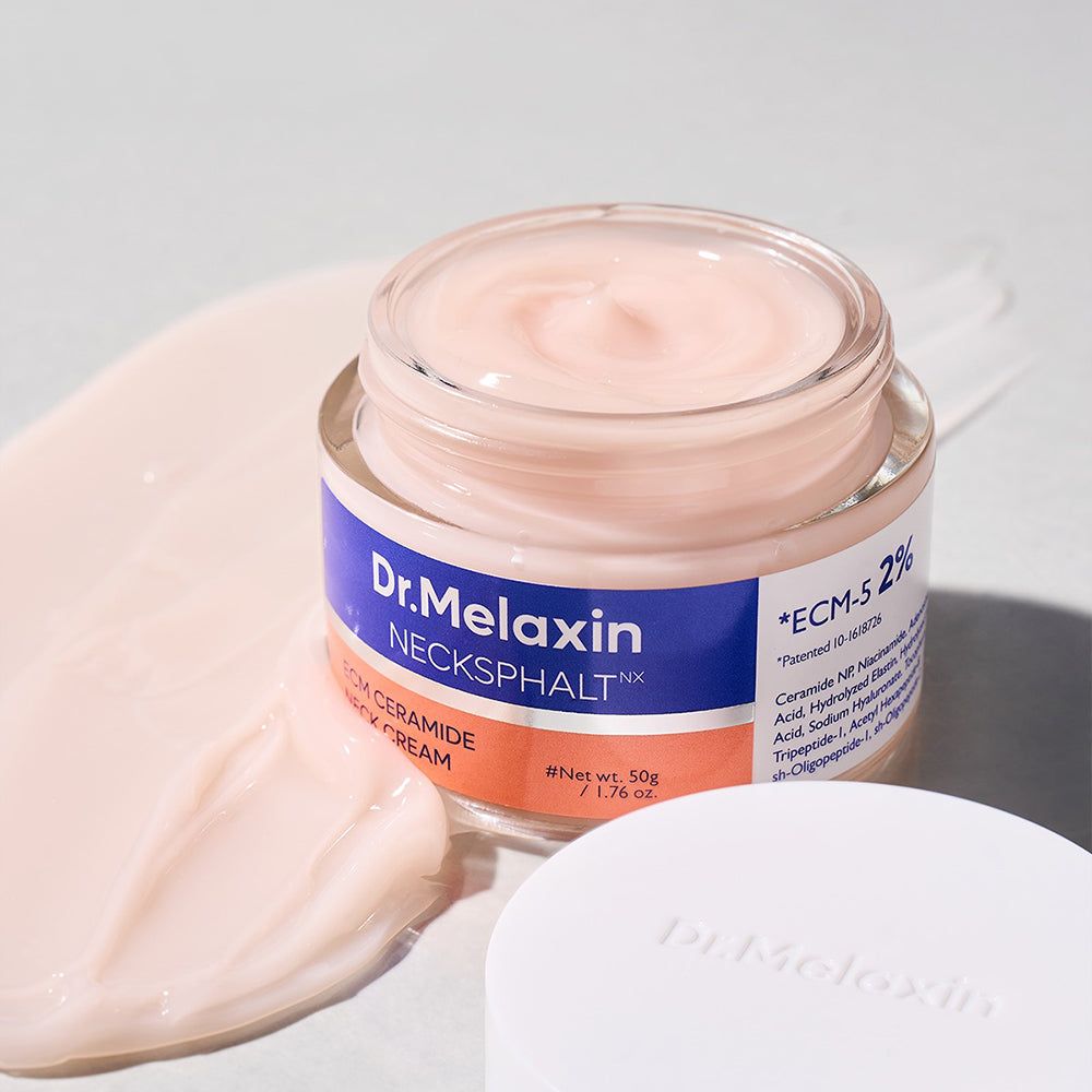Offener Dr. Melaxin Necksphalt ECM Ceramide Nackcreme Behälter mit Creme und verschütteter Creme daneben.