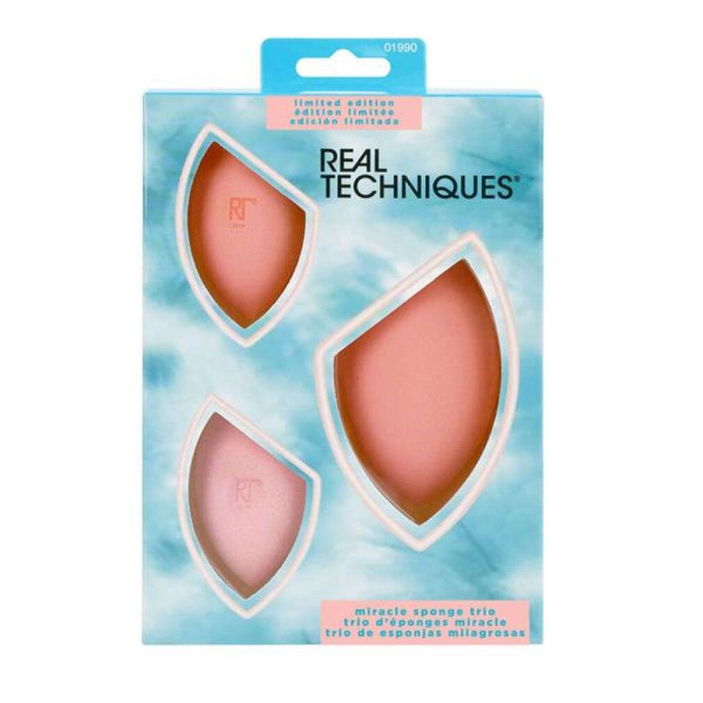 Drei Make-up-Schwämme in einer Verpackung. Rosa Schwämme in einer Schachtel mit dem Markennamen Real Techniques.