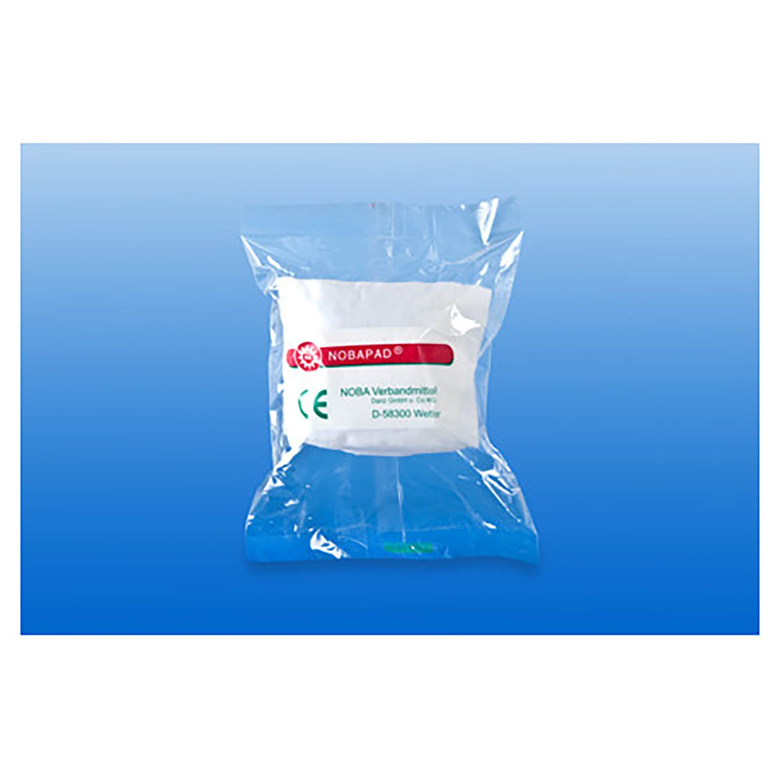 Verbandmittel in Folienverpackung. Aufdruck: NOBAPAD, CE-Zeichen.