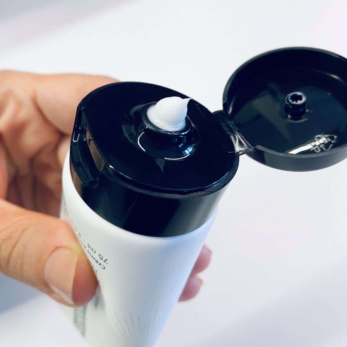 LONDONTOWN kur Whipped Cloud feuchtigkeitsspendende Handcreme