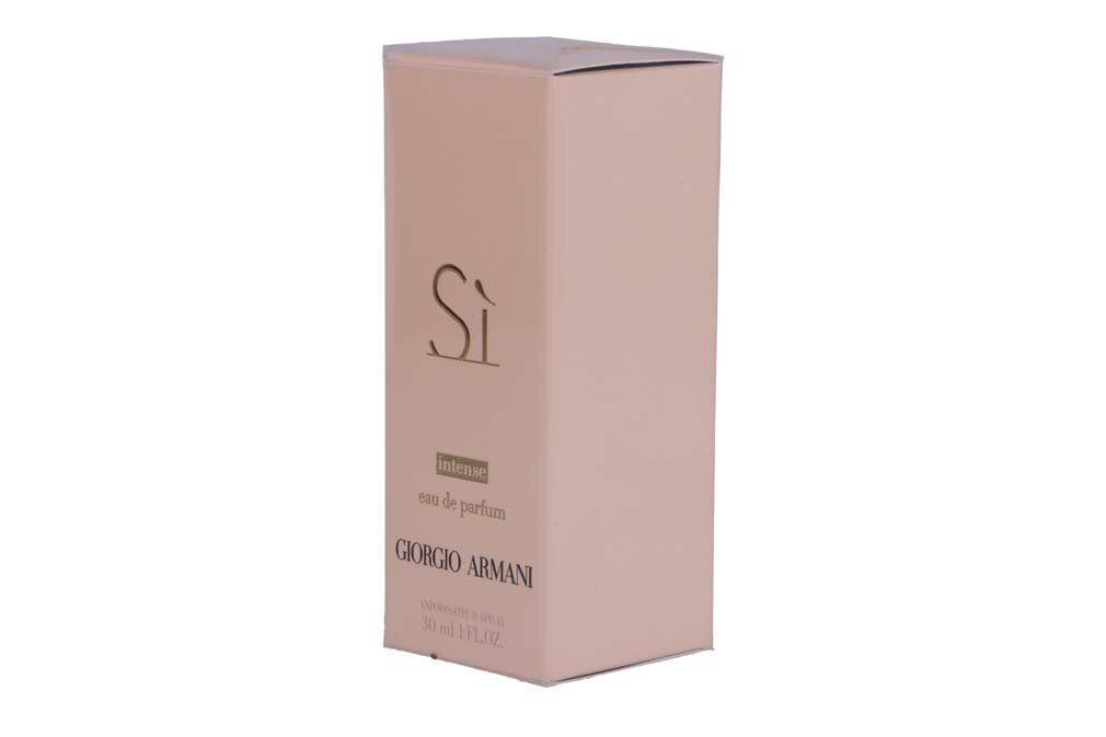 Giorgio Armani Sì Intense E.d.P. Nat. Spray Verpackung. Rechteckige Schachtel. Goldfarbener Schriftzug „Sì“ und „intense“.