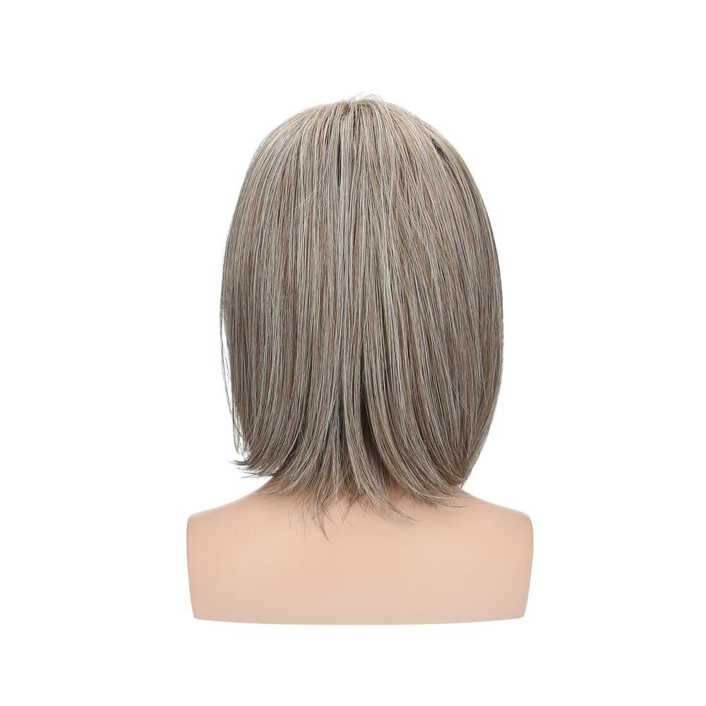 Perücke Athen von degenhardt. Rückansicht des Bob-Haarschnitts mit grau-blondem Haar.