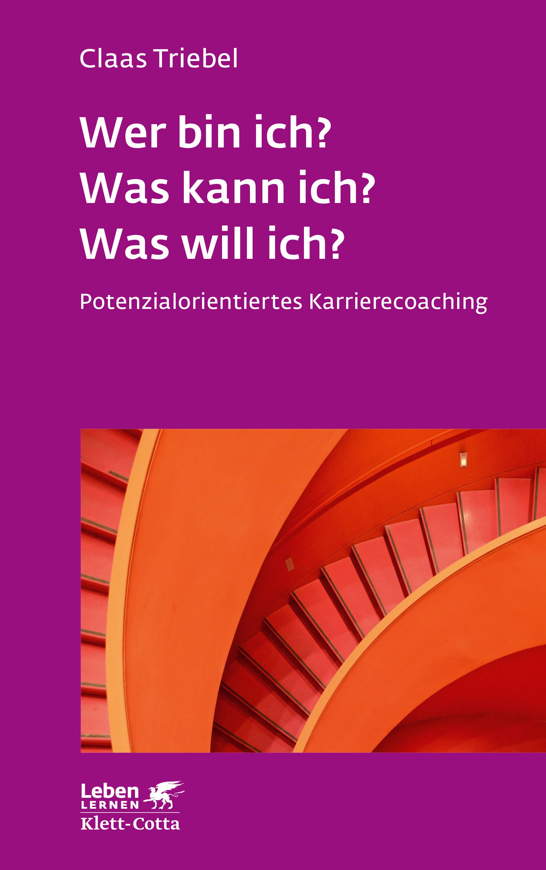 Buchcover mit Titel: Wer bin ich? Was kann ich? Was will ich? Autor: Claas Triebel. Verlag: Klett-Cotta. Hintergrund: orangefarbene Wendeltreppe.