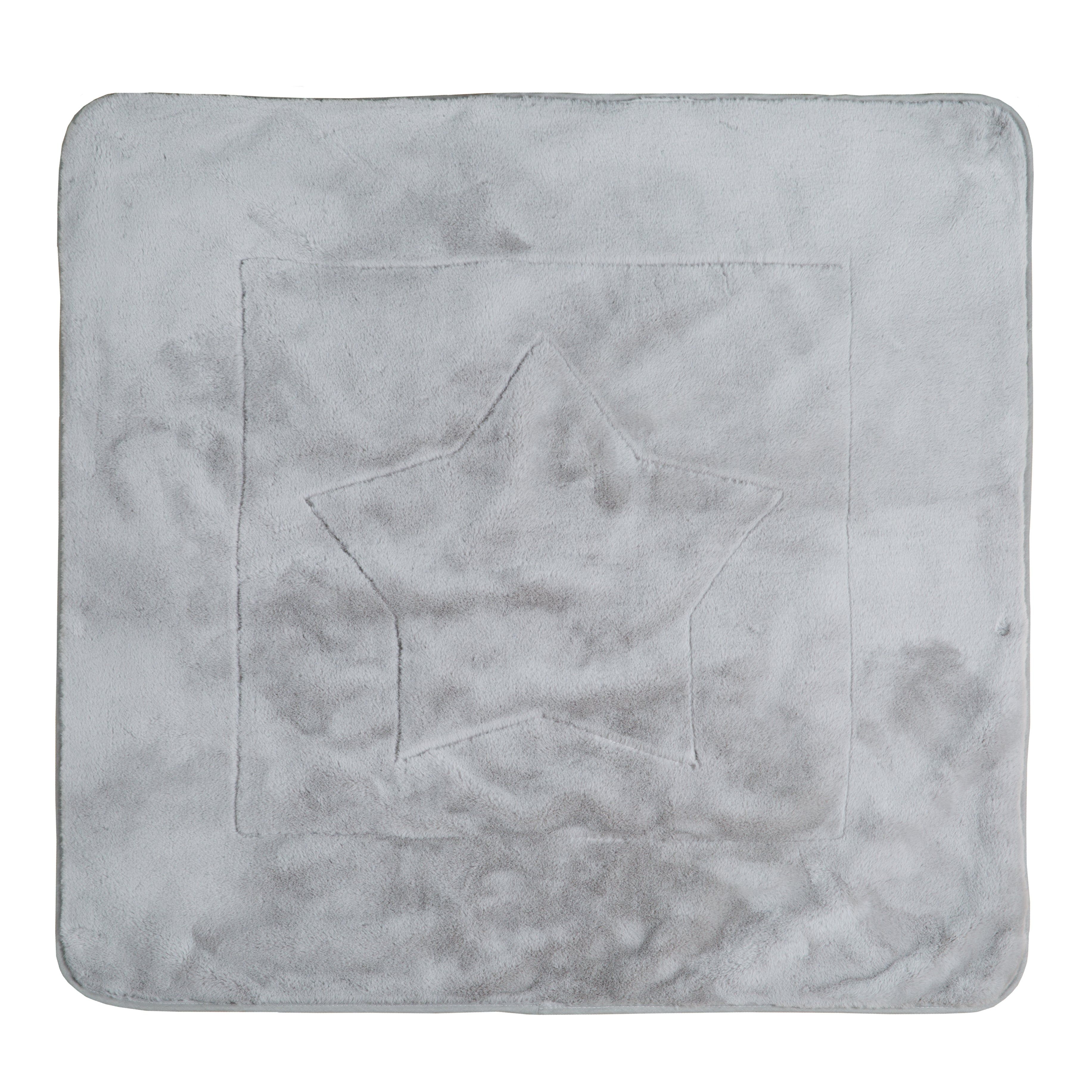 Graue Kuscheldecke mit Sternmuster. Quadratisch, mit einem Stern in einem rechteckigen Feld. Weiches Material.