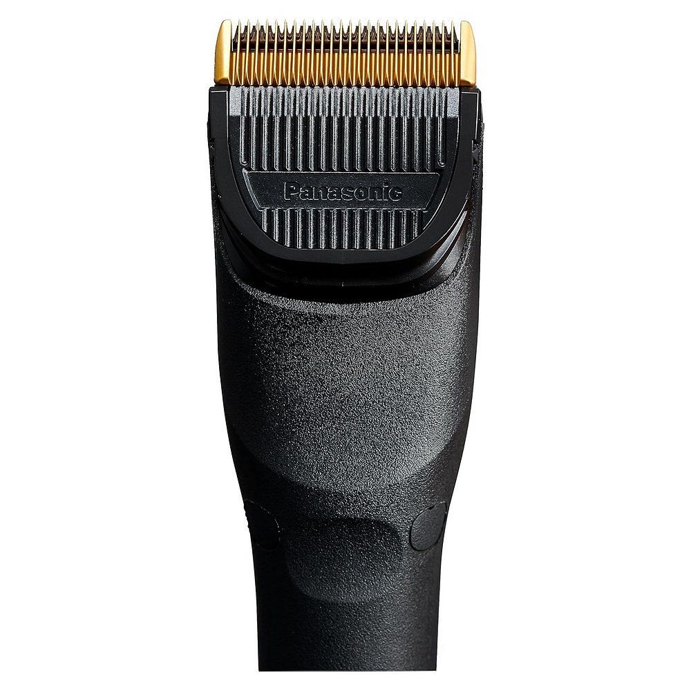 Nahaufnahme der goldenen Klingen und des Panasonic-Logos auf einem Haarschneider.