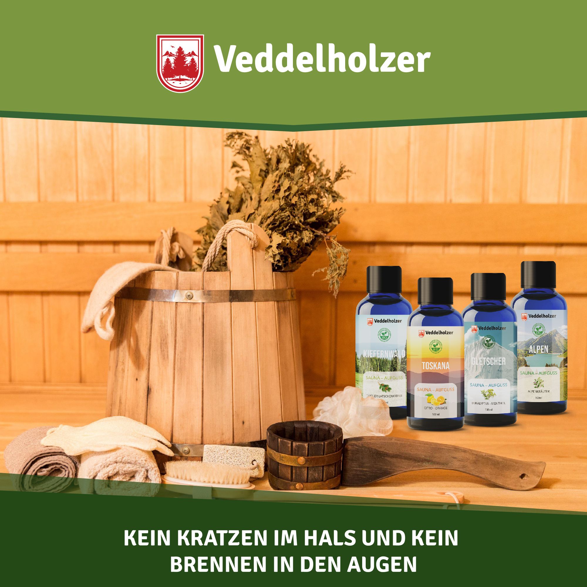 Sauna-Szene mit Zubehör: Holzeimer, Handtuch, Bürste, Saunaaufguss-Flaschen. Vier blaue Flaschen mit Etiketten.