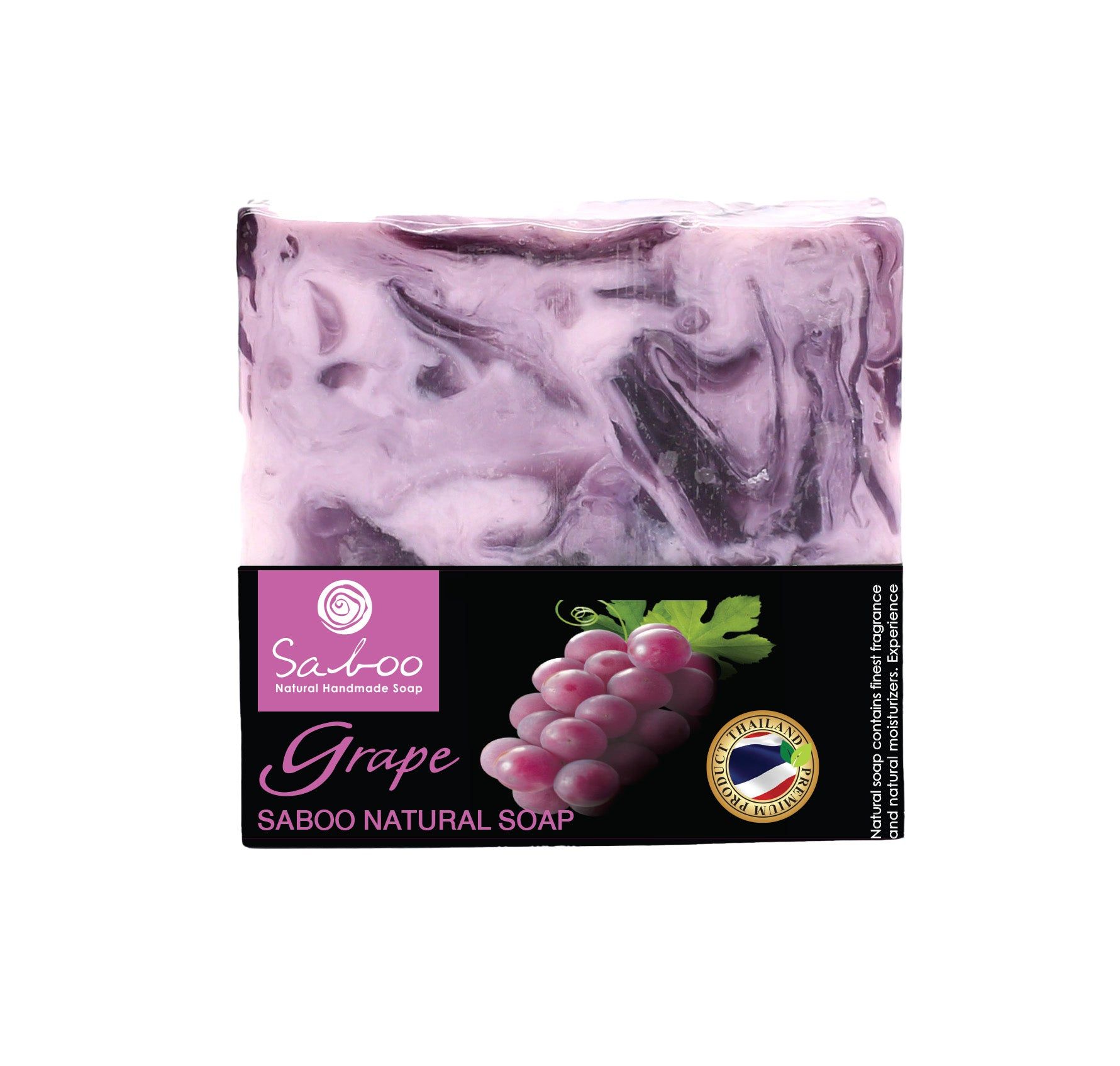 Seife mit lila Marmormuster und schwarzer Verpackung. Aufschrift "Saboo Grape". Trauben-Illustration und Qualitätszeichen.