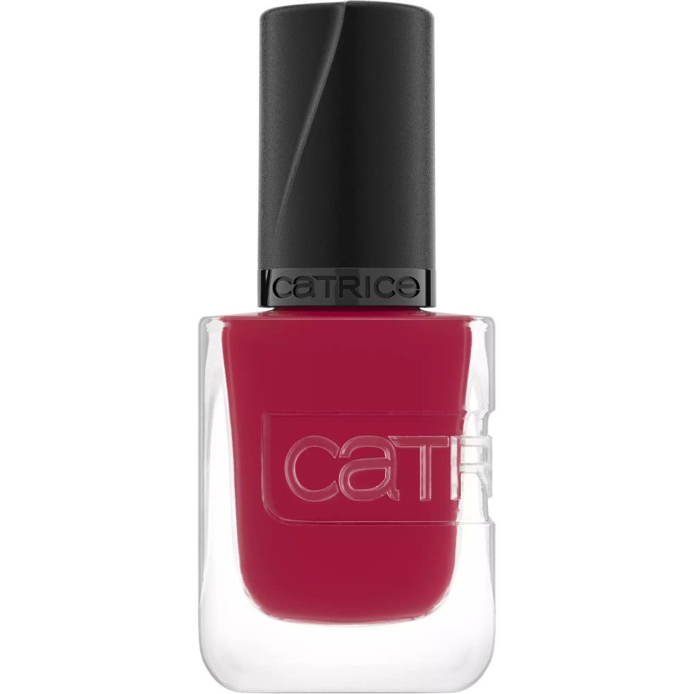 Roter Nagellack in quadratischer Glasflasche mit schwarzem Deckel. Marke Catrice ist sichtbar.