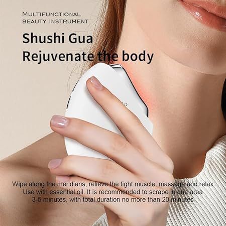 Weißes, ovales Gerät wird am Hals gehalten. Beschriftung: Shushi Gua. Text: Massage, Entspannung, Anwendung mit Öl.