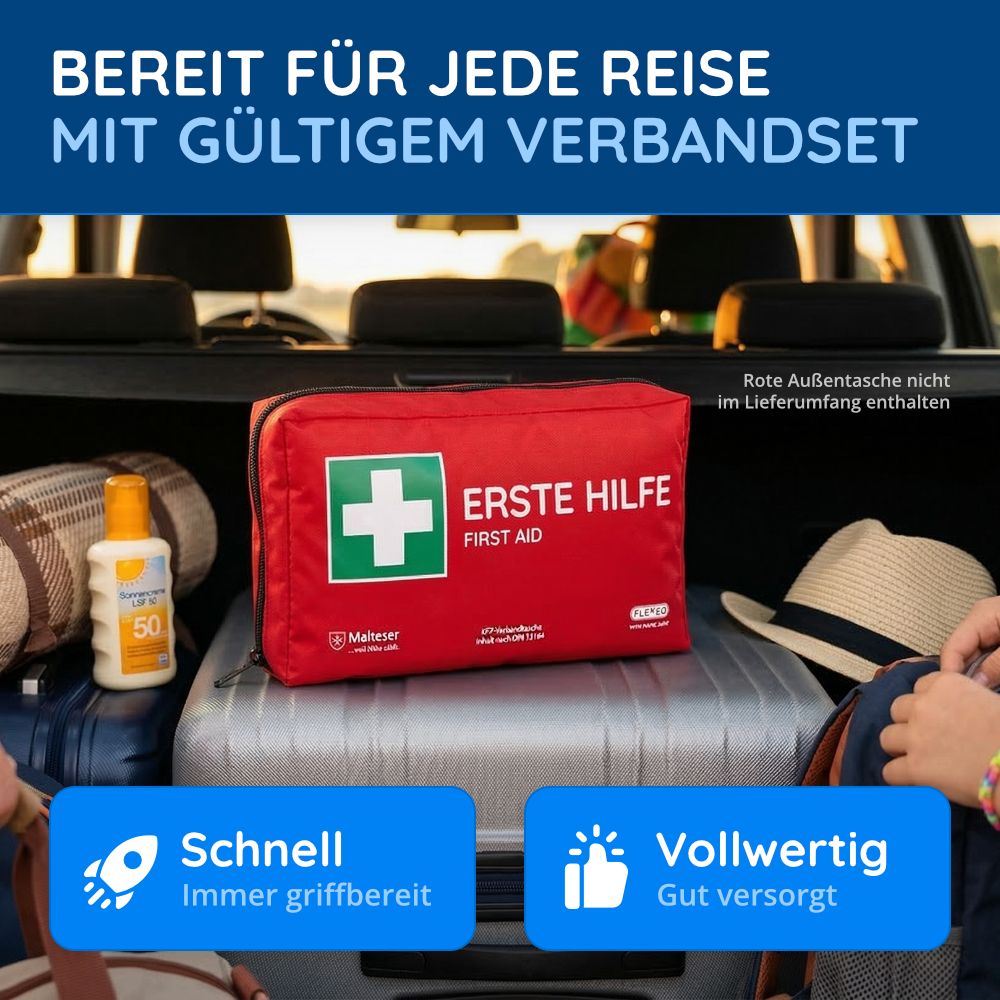 Rote Erste-Hilfe-Tasche im Kofferraum. Text: Schnell, immer griffbereit. Vollwertig, gut versorgt. Sonnencreme und Hut daneben.