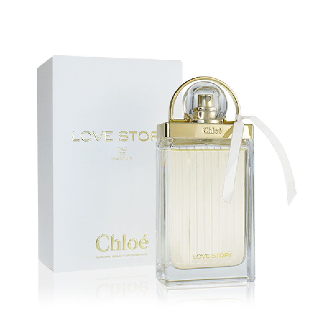 Parfümflasche und Schachtel. Aufschrift: Love Story, Eau de Parfum, Chloé. Flasche mit goldfarbenem Verschluss.