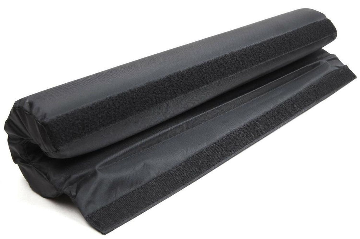 Gefaltetes schwarzes Nackenpolster mit Klettverschlüssen. Zylindrische Form.