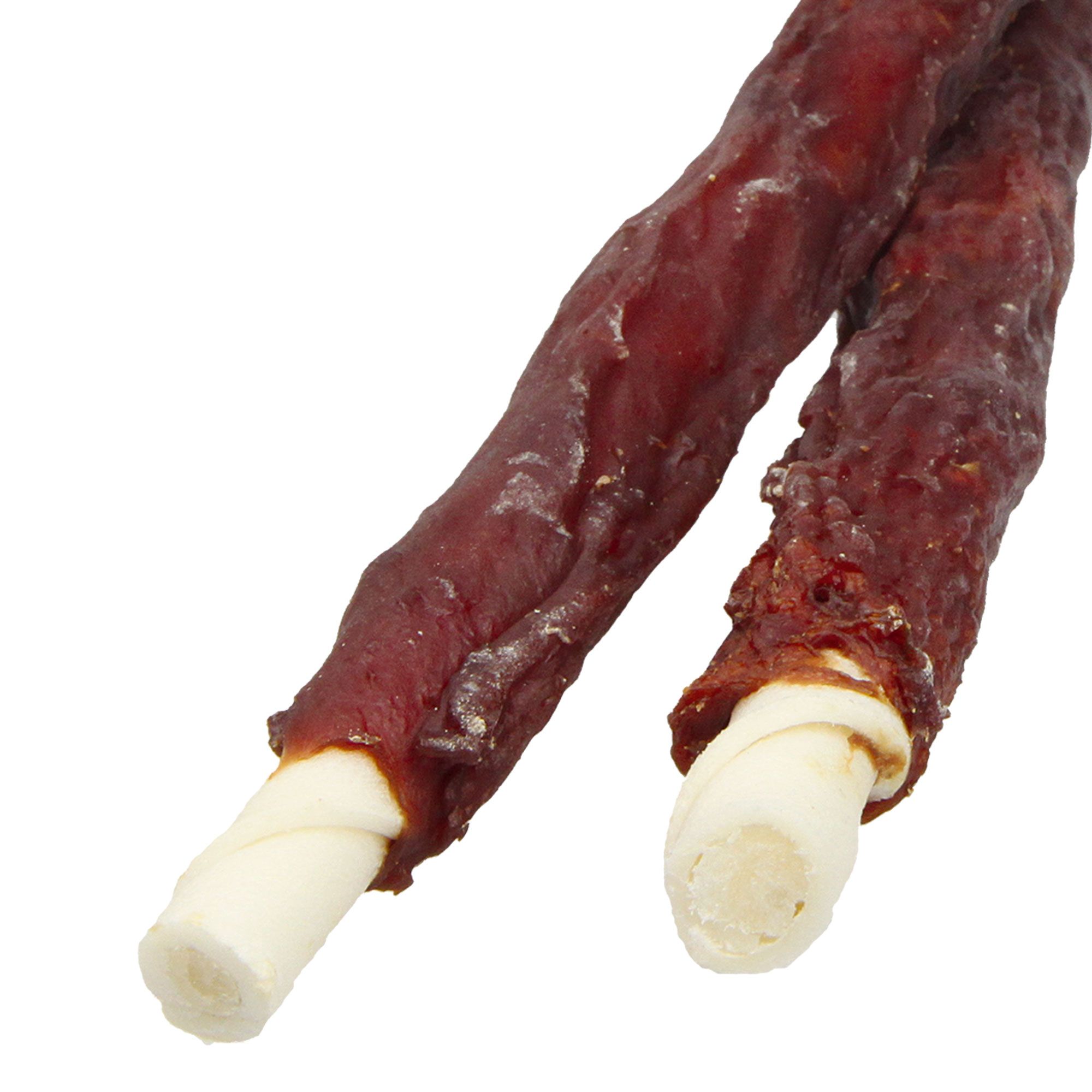 Zwei Kaustangen, dunkelrot umwickelt, mit hellem, gedrehtem Kern. Auf weißem Hintergrund.