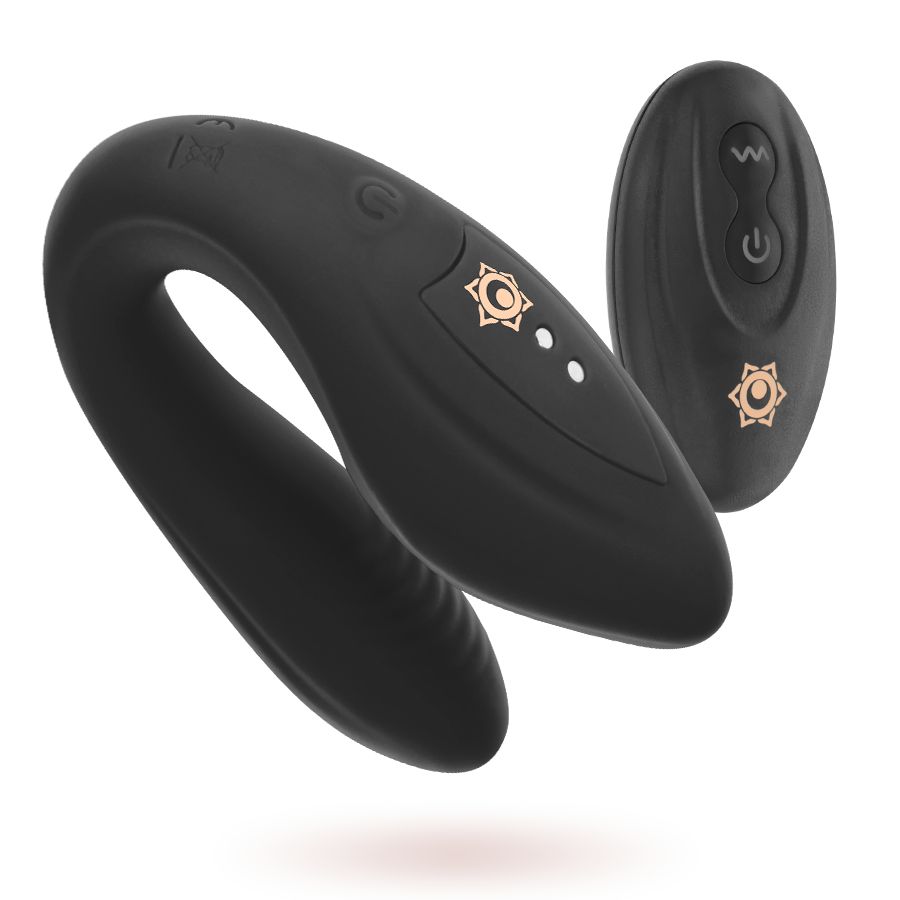 Schwarzer Rithual Kama Vibrator mit U-Form und Fernbedienung. Beide haben Symbole und Lichter.