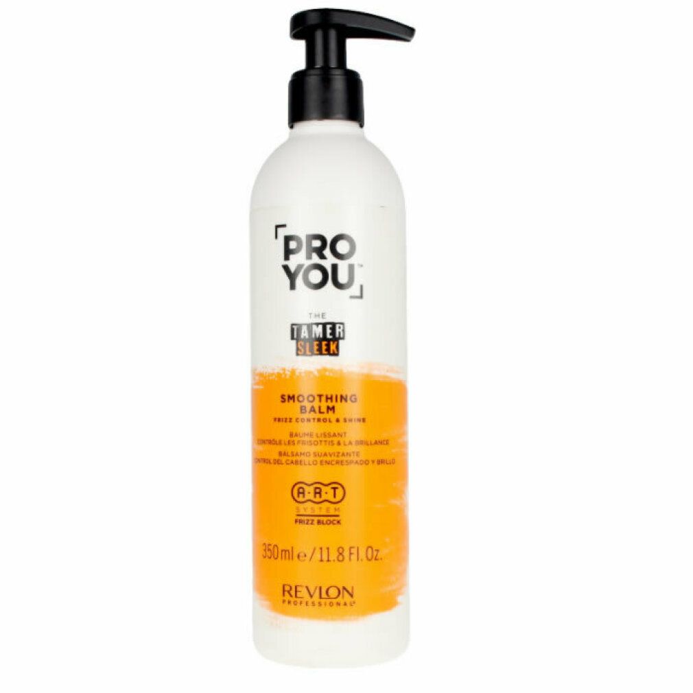 Weiß-orangefarbene Flasche mit schwarzem Pumpkopf. Text: PRO YOU, THE TAMER SLEEK, SMOOTHING BALM, 350ml/11.8 Fl.Oz, REVLON PROFESSIONAL.
