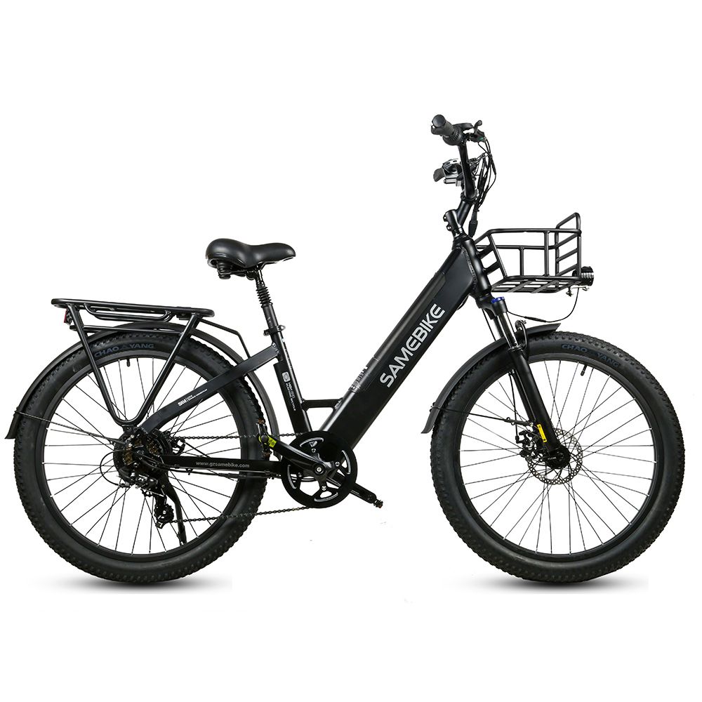 Schwarzes Elektrofahrrad Samebike mit Korb, Gepäckträger, Schutzblechen und breiten Reifen. Marke Samebike.