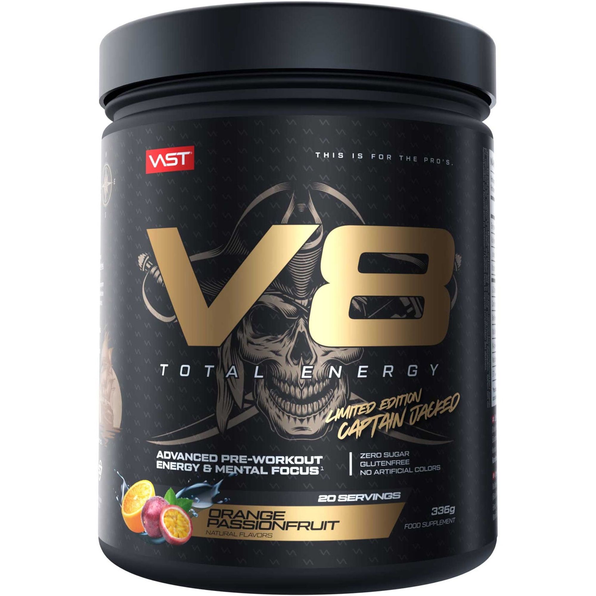 Schwarze Dose mit goldfarbenem "V8 Total Energy"-Logo und Totenkopf-Design. Text: "Orange Passionfruit", "Zero Sugar", "Glutenfrei".