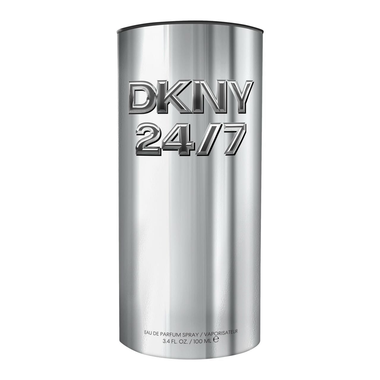 Zylindrische, silberfarbene Verpackung. Aufschrift DKNY 24/7. Schwarzer Deckel. Unterhalb des Schriftzugs steht 'Eau de Parfum Spray'.