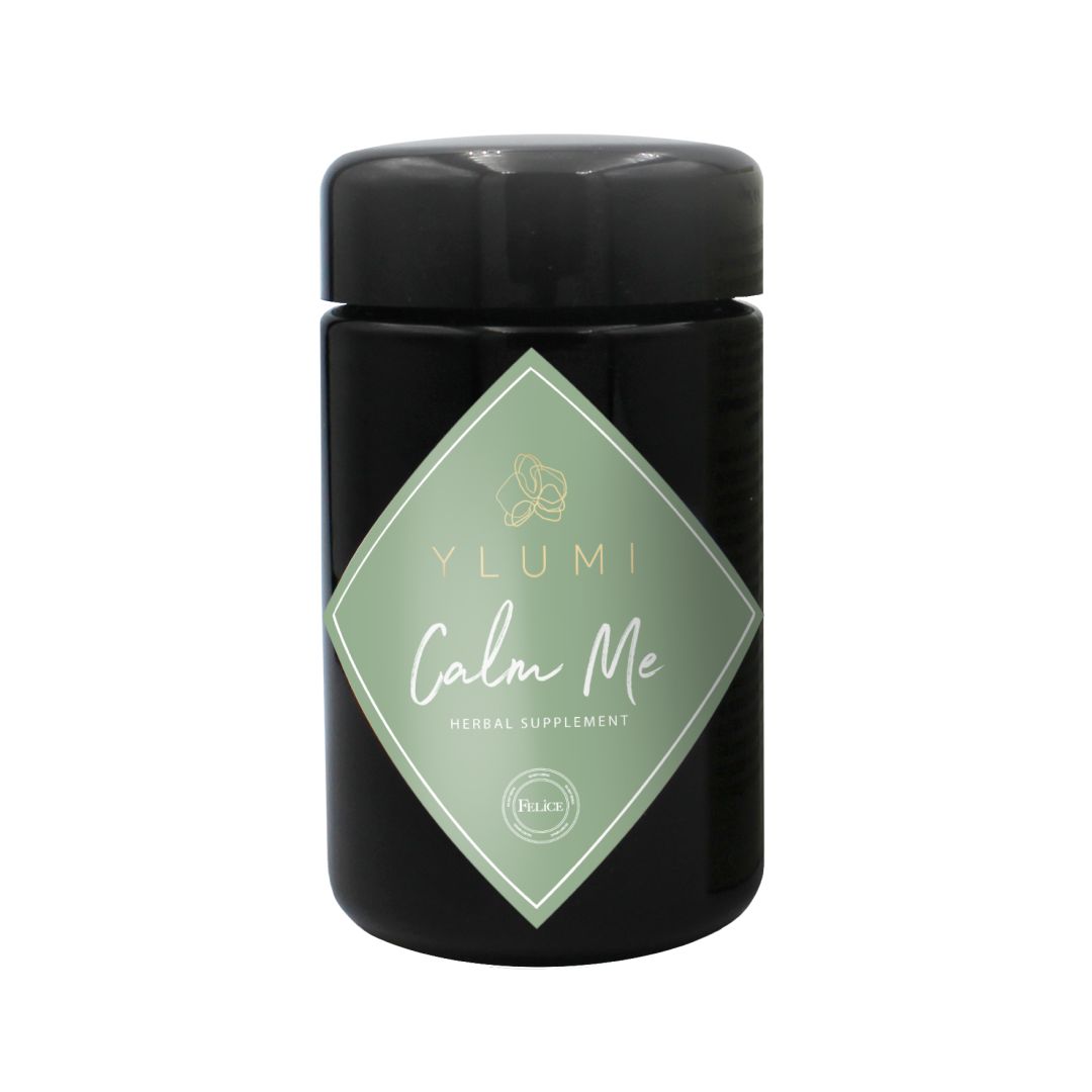 Schwarze Dose mit grünem Etikett. Aufschrift "YLUMI Calm Me Herbal Supplement".